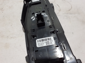BMW X3 G01 (2017–2026) Front door glass switch 6847099 - 3