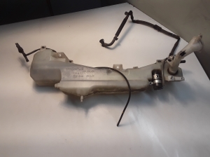 Esiklaasi pesuvedeliku paak ja selle osad - HLC37055