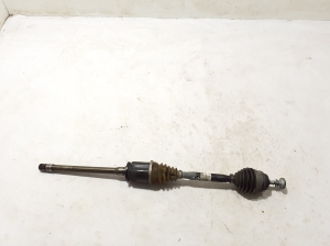   Arbre de transmission avant et ses composants  - 8643184 