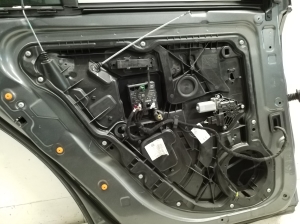 Mercedes Benz GLS 166 (2015–2019) Aizmugurējās sānu durvis un to detaļas - 3