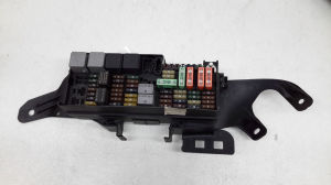 Sicherungskasten im Kofferraum - A1645403372