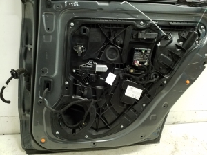 Mercedes Benz GLS 166 (2015–2019) Aizmugurējās sānu durvis un to detaļas - 4