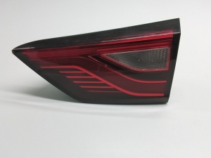 Tail light on trunk lid - 41054010S40
