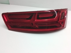 AUDI Q7 (2015–2026) Hintere Eckleuchte und ihre Teile 4M0945094E - 2