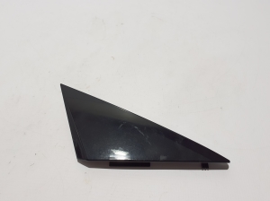 Trīsstūra apdare pie spoguļa - A2577271600