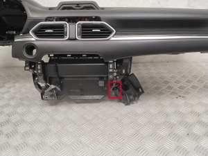 Mazda CX-5 (2017–2026) Salona panelis (torpēda) KB7W60381 - 2