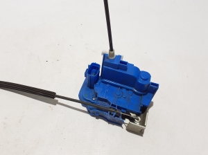 FIAT 500L (2012–2018) Front door lock 51884139 - 2