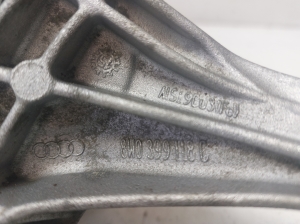 AUDI A4 B9 (2015–2026) Käigukasti kinnitus 8W0399118C - 3