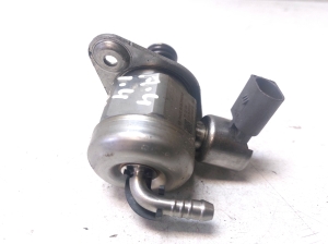 AUDI A4 B9 (2015–2026) Kraftstoffpumpe 04E127025B - 2