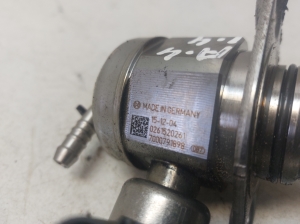 AUDI A4 B9 (2015–2026) Kraftstoffpumpe 04E127025B - 3