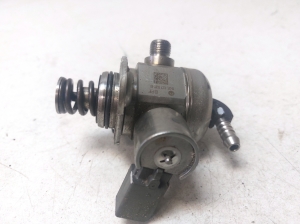 Pompe à carburant - 04E127025B