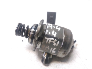 AUDI A4 B9 (2015–2026) Kraftstoffpumpe 04E127025B - 5