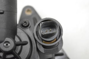 Volkswagen Golf VI (2008–2013) Thermostatgehäuse 03C121118D - 3