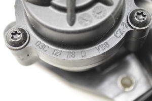 Volkswagen Golf VI (2008–2013) Thermostatgehäuse 03C121118D - 5