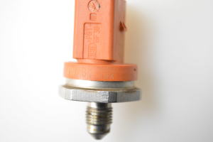 Volkswagen Golf VI (2008–2013) Kraftstoffhochdrucksensor 06J906051D - 2