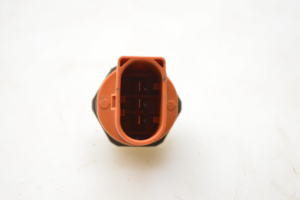 Volkswagen Golf VI (2008–2013) Kraftstoffhochdrucksensor 06J906051D - 4