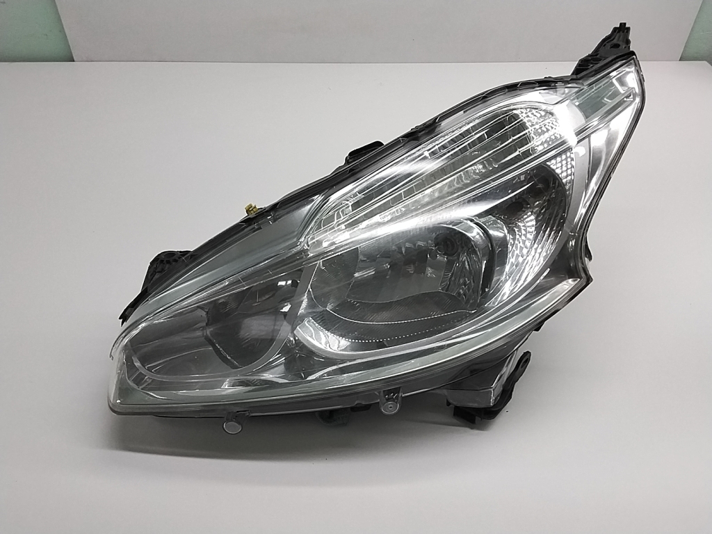 Peugeot 208 (2012–2019) Esituli 9802221880 Peugeot 208 (2012–2019) Esituli 9802221880