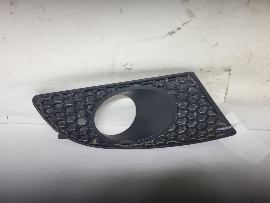 Seat Leon (2005–2012) Front bumper lower grille 1P0853666A Seat Leon (2005–2012) Front bumper lower grille 1P0853666A