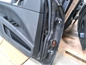 Skoda Superb (2008–2015) Front door and its parts - 7