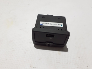 FIAT 500L (2012–2018) USB-Anschluss 33001843 - 2