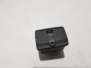 USB-Anschluss - 33001843