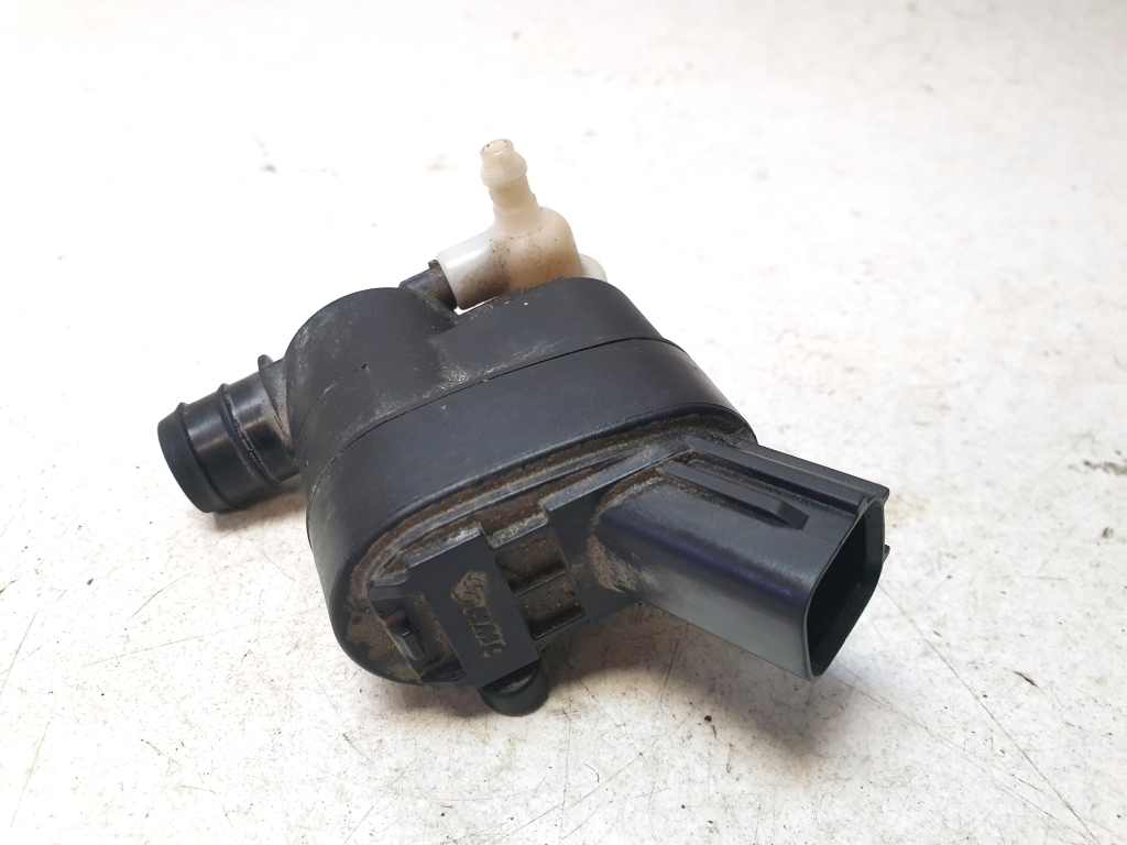 Kia Sportage (2016–2021) Front windshield washer pump Kia Sportage (2016–2021) Front windshield washer pump