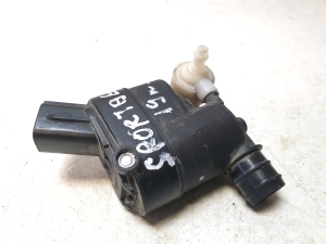 Kia Sportage (2016–2021) Front windshield washer pump - 3