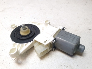 Hinterer Seitentür-Fensterhebermotor - A1669060501