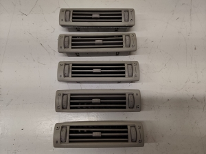Salona ventilācijas restes - 7D0820951A