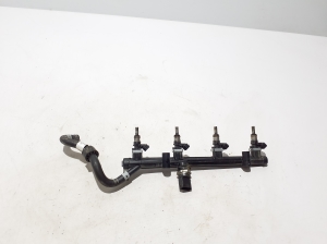 Tuyau de carburant haute pression - 06K133681C