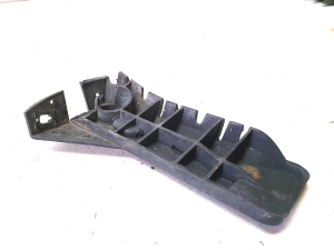 AUDI A4 B6 (2000–2005) Esikaitseraua kinnitus 8E0807284A - 2