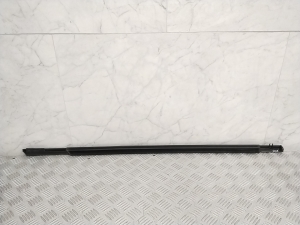 Polestar 2 II (2021–2026) Esiukse klaasi välimine liist - 6