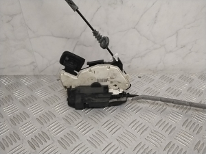 Volkswagen Golf VII (2012–2026) Rear side door lock 5K4839016Q - 5