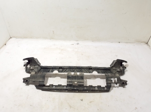 Rear bumper bracket - 8W6807385