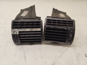 Dashboard air vent grilles - 7M3819704
