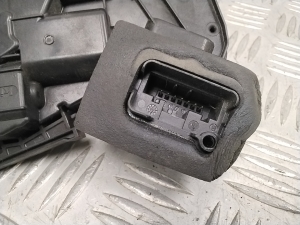 Volkswagen Golf VII (2012–2026) Rear side door lock 5K4839015R - 6