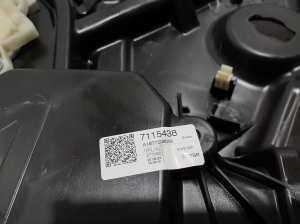 Mercedes Benz GLE-Class 167 (2019–2026) Priekšējo durvju logu pacēlājs A1677208000 - 3