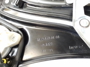 Mercedes Benz SLK-Class 172 (2011–2026) Rear fork windscreen lifter A1726700103 - 2