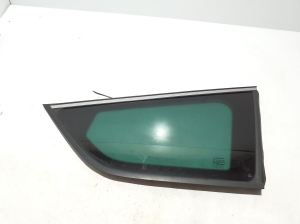 Vitre de custode arrière - 833068940R