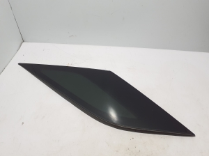   Rear quarter glass  - A1676708300 