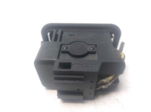AUDI A4 B6 (2000–2005) Muu pistikupesa 8E0925071A - 4