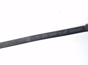 Mercedes Benz A-Class 176 (2012–2018) Windshield wiper arm A1768203700 - 3