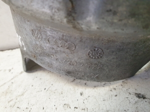 AUDI A4 B9 (2015–2026) Esimese veovõlli kinnitus 8K0407720722 - 3
