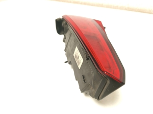 AUDI A4 B9 (2015–2026) Tagatuli tagaluugil 8W5945076A - 8