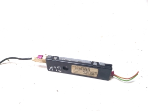 Mercedes Benz GLK-Class 204 (2008–2015) Antenna amplifier A2048202389 - 3
