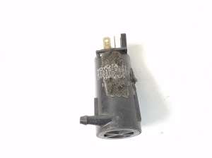 TOYOTA Land Cruiser 204 (2007–2014) Front windshield washer pump 8531022080 - 2