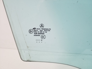 Mercedes Benz ML-Class 164 (2005–2011) Priekšējo durvju stikls A1647250000 - 2