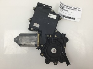 Rear side door window regulator motor - 7M3959812
