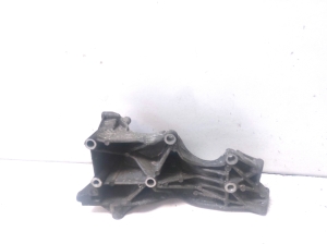 AUDI A4 B6 (2000–2005) Generaatori kinnitus 06D903143C - 3