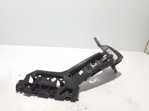 Rear bumper bracket - 9Y0807406B